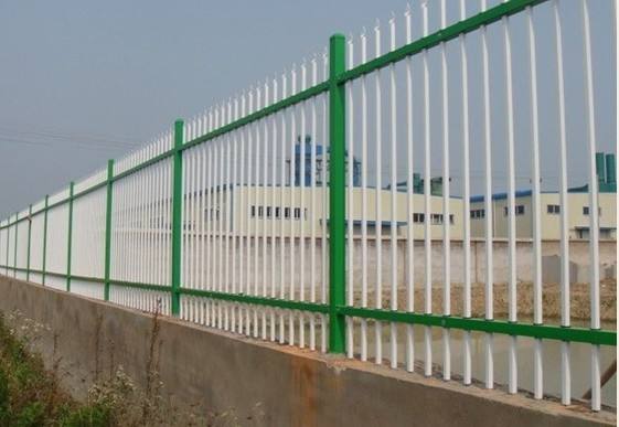 道路鐵藝護(hù)欄安裝定做哪家好？