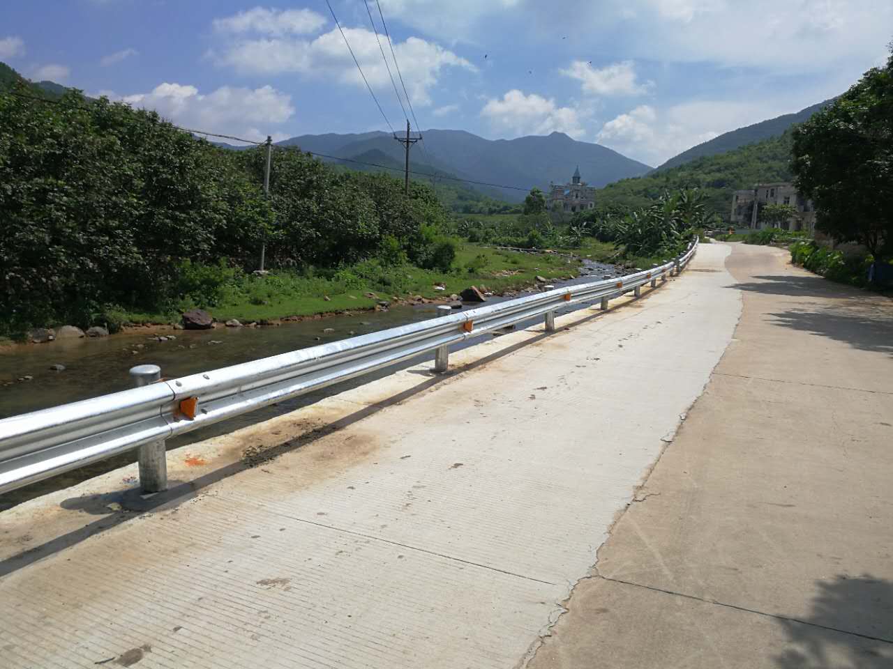 道路波形護欄防撞價格一般多少比較合適？
