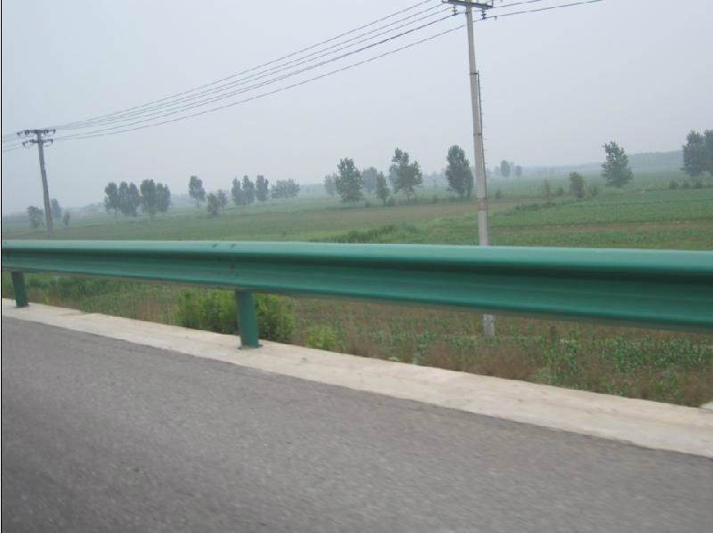 道路護(hù)欄有哪些優(yōu)勢？